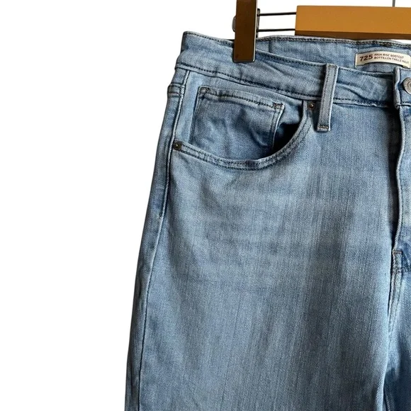 Levi’s 725 High Rise Bootcut Jeans Tribeca Light Wash Size 31 - Picture 5 of 16